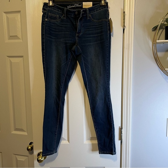 🆕 Universal Threads Mid Rise Jeggings in Dark Wash - Picture 1 of 6